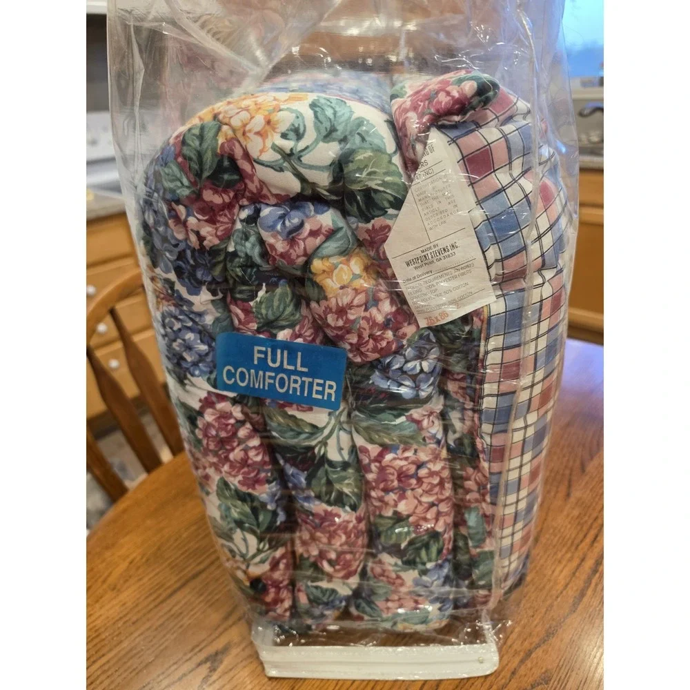 NEW Color Visions Reversible Full Comforter 90s Floral Cottagecore Cabin Plaid